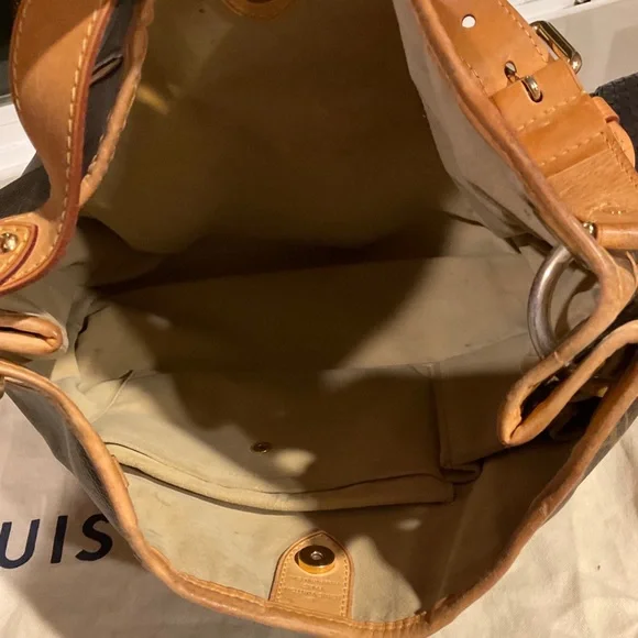 Louis Vuitton Monogram Galleria PM